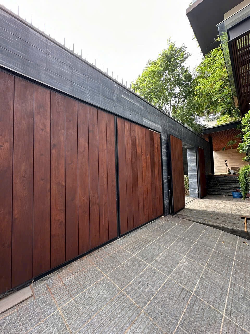 Thấy vân gỗ tự nhiên, nhiều màu lựa chọn